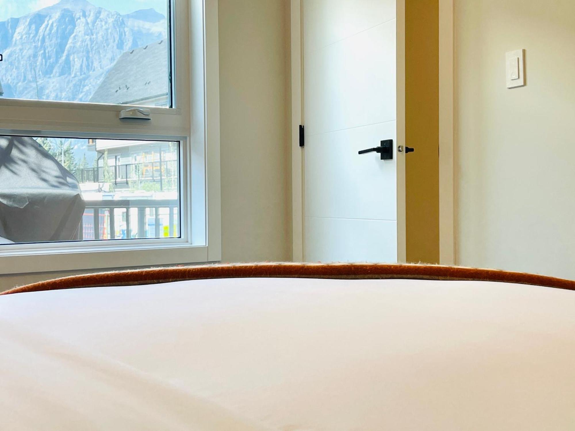 Joe'S Contemporary 2 King Bedrooms Vacation Home In Canmore Exterior photo
